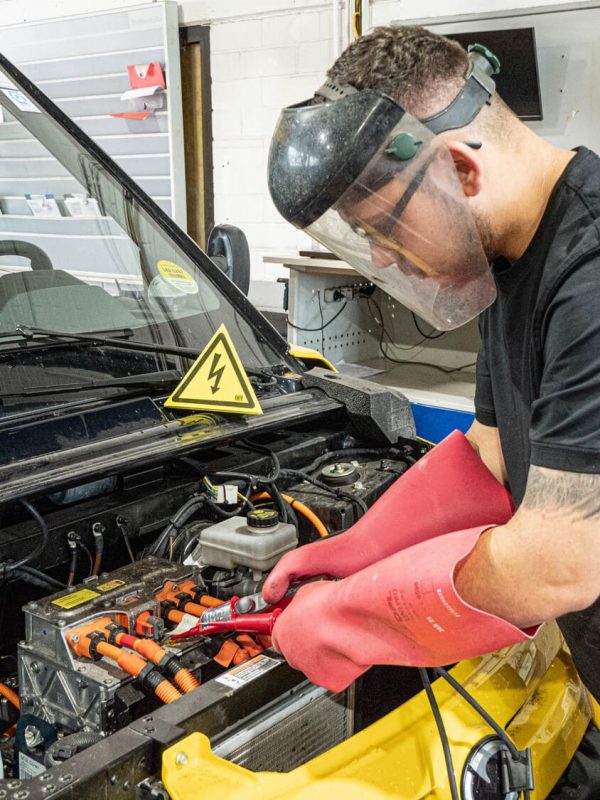 Autohaus_Adrian_General_motors_authorized_repair_service_Partner_Pirmasens_Kaiserslautern_Ramstein_Base_Buick_Cadillac_Chevrolet_Corvette_Werkstatt_Reparatur_team55